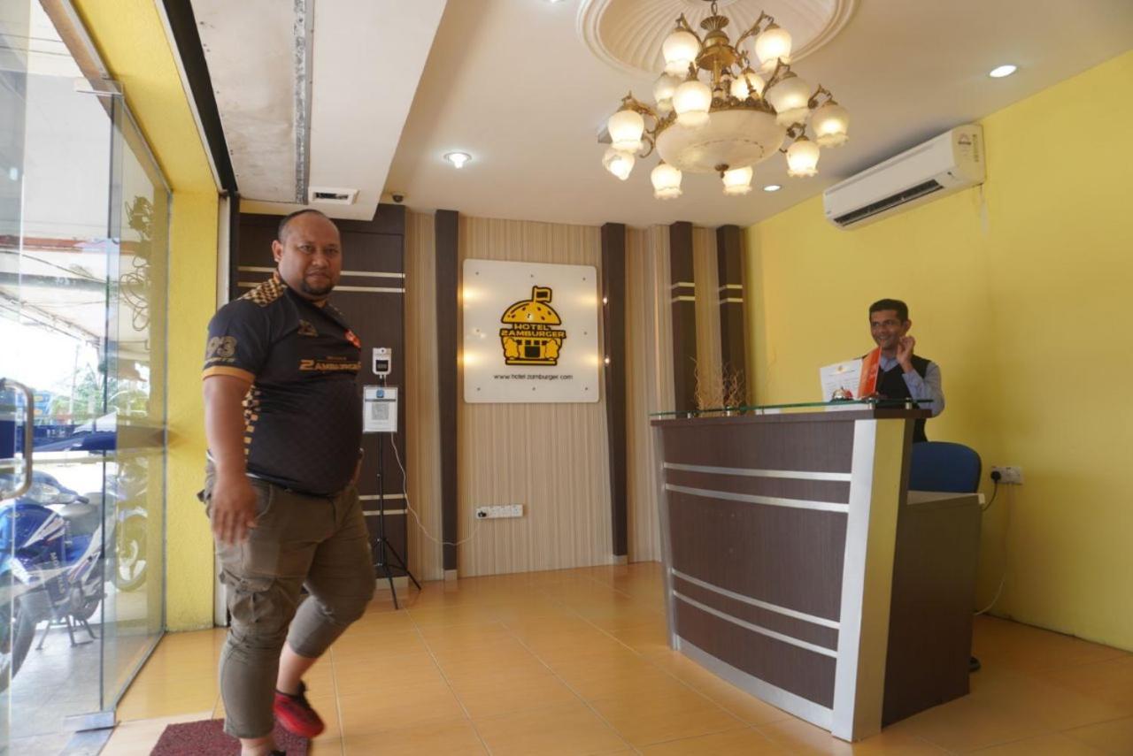 Hotel Zamburger Airport Кота-Бару Экстерьер фото