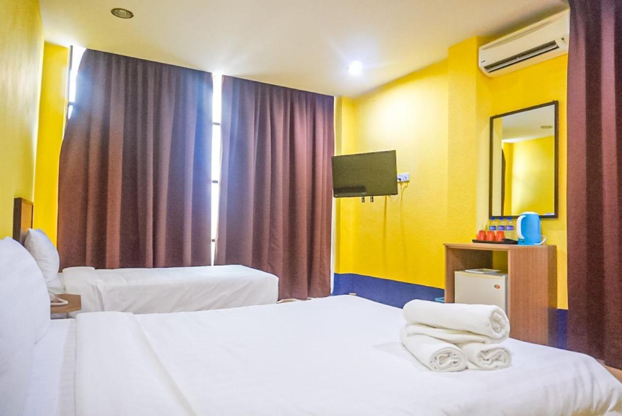 Hotel Zamburger Airport Кота-Бару Экстерьер фото