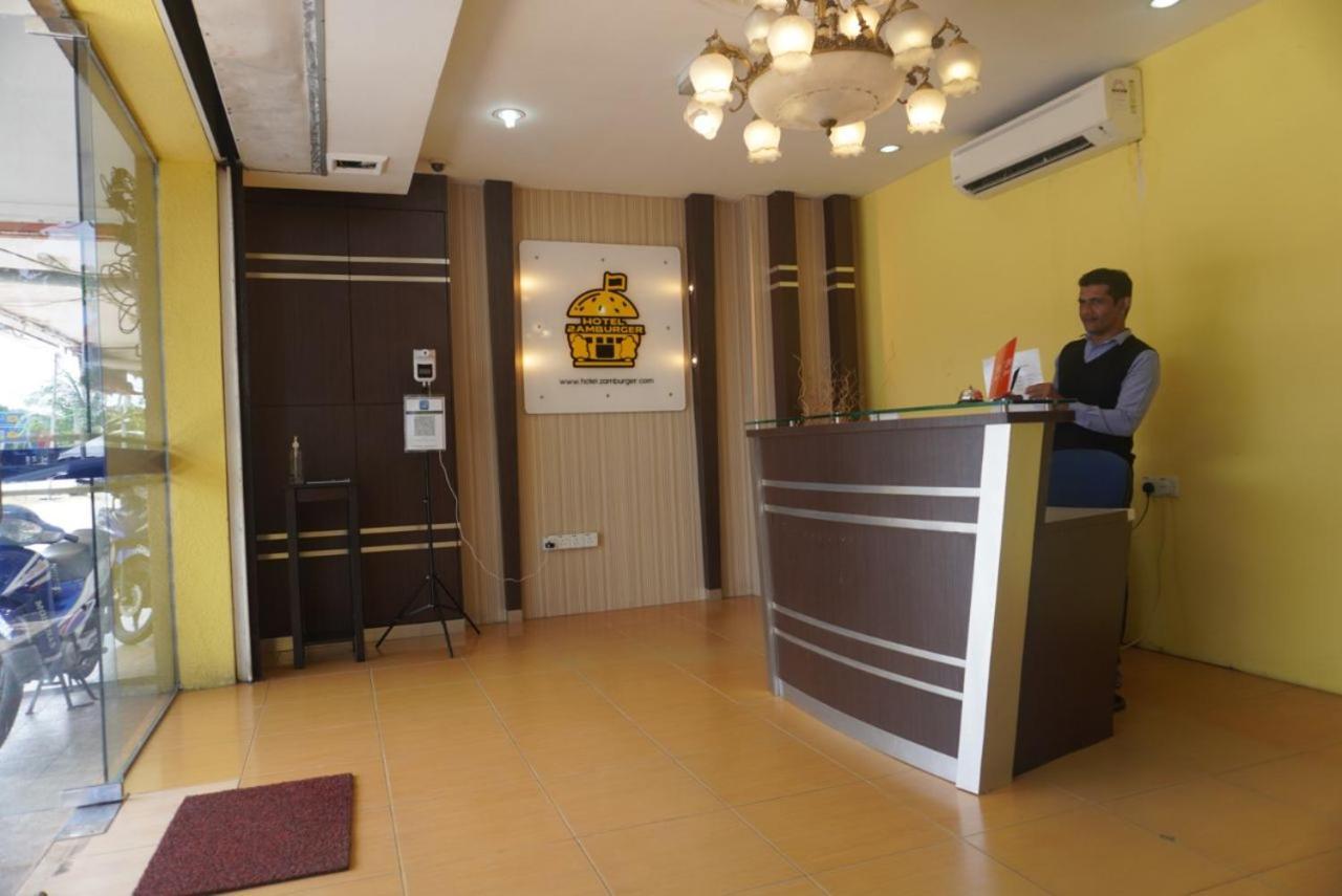 Hotel Zamburger Airport Кота-Бару Экстерьер фото